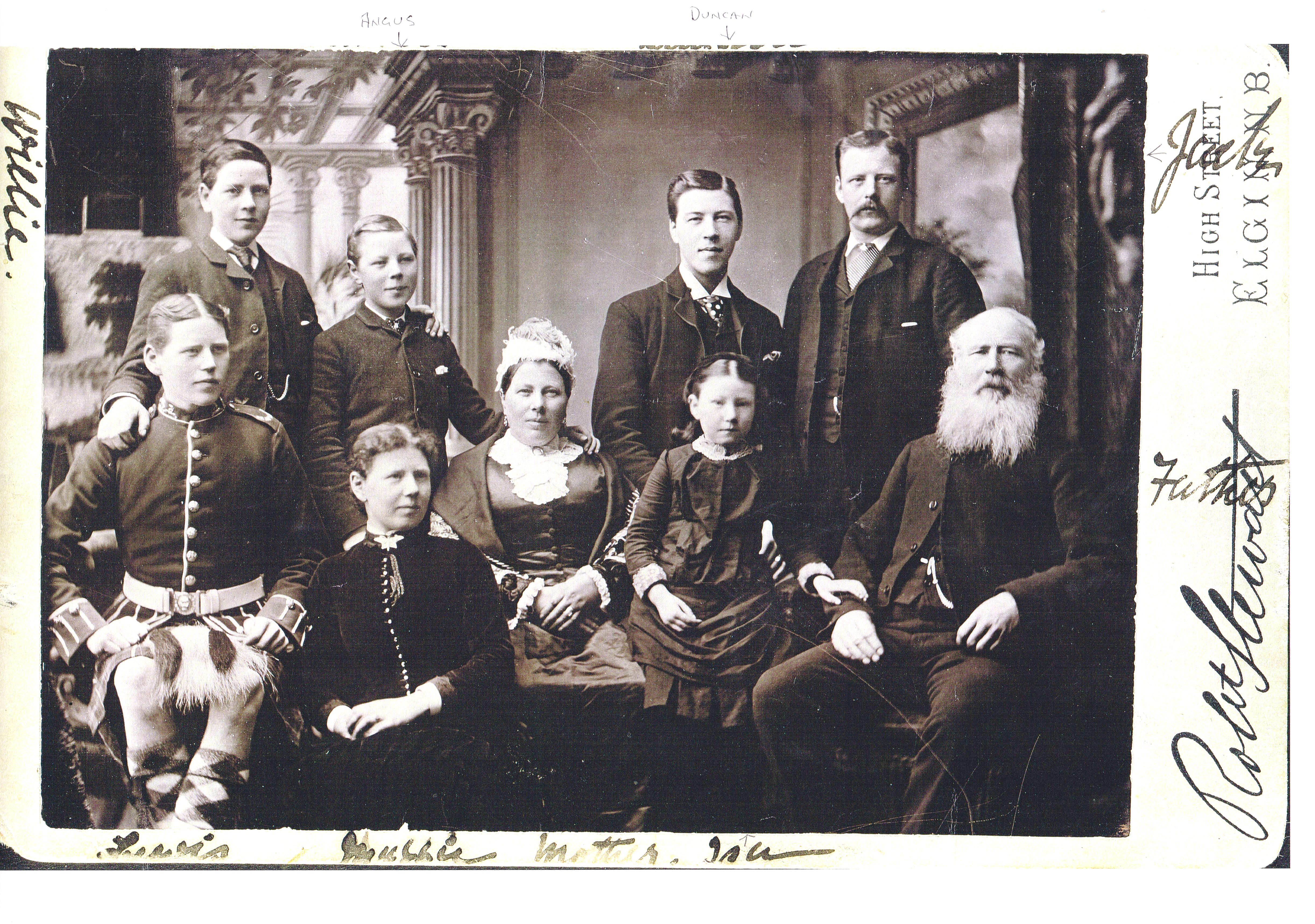 Photo of photos/Duncan McLennan (bn 1832) and family portrait Elgin